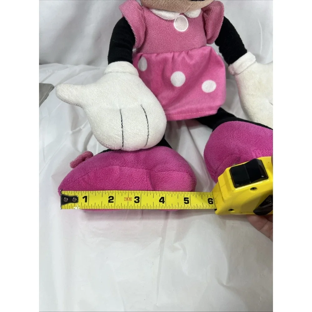 Disney Store Exclusive Minnie Mouse 21